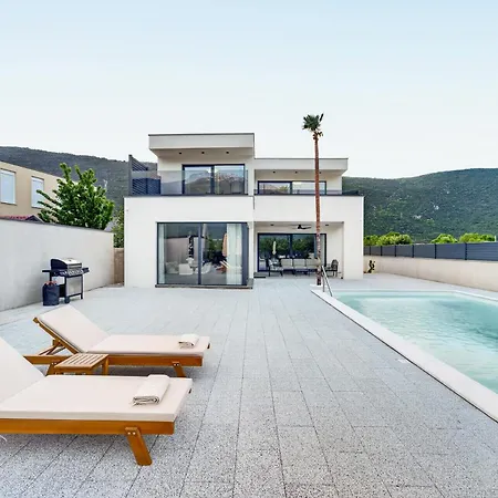 Tadea Villa