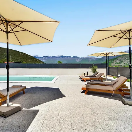 Tadea Villa *