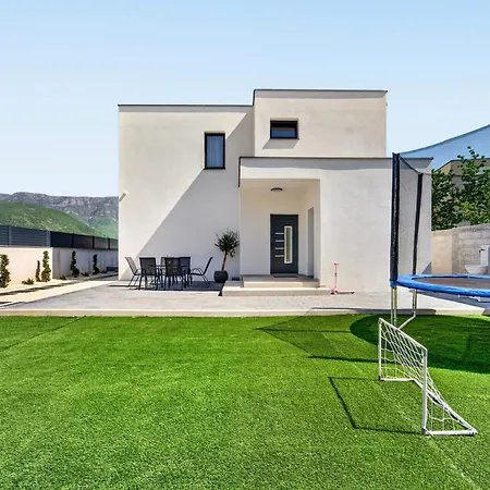 Tadea Villa *